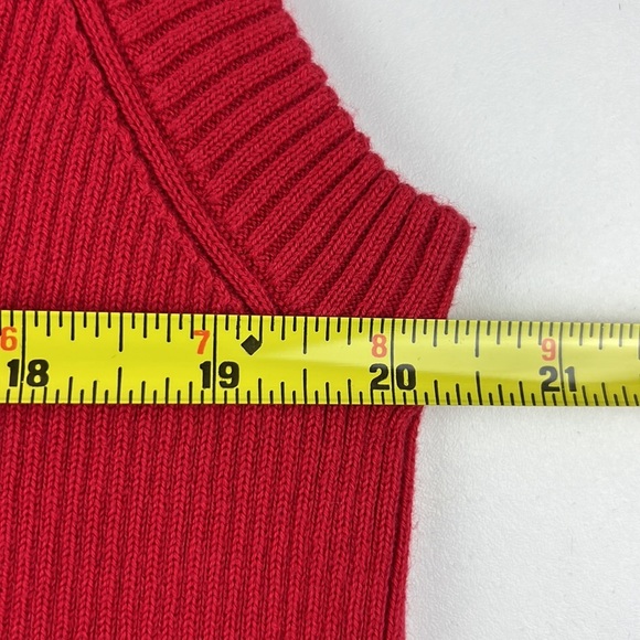 Men's  AUR red sleeveless athletic golf vest - Picture 3 of 7